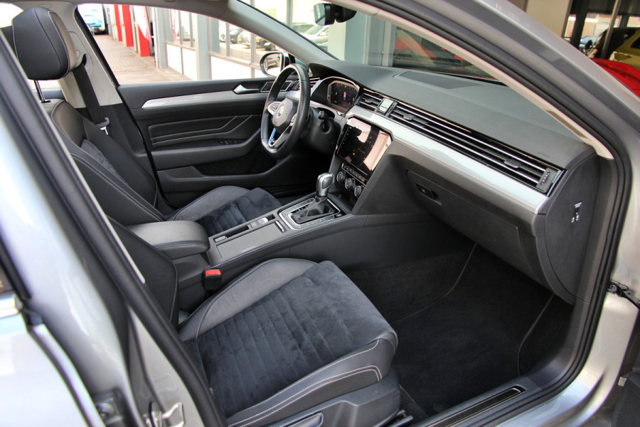 Volkswagen Passat Variant 1.4 TSI PHEV GTE Business | Pano | Trekhaak | Massage | ACC | 360