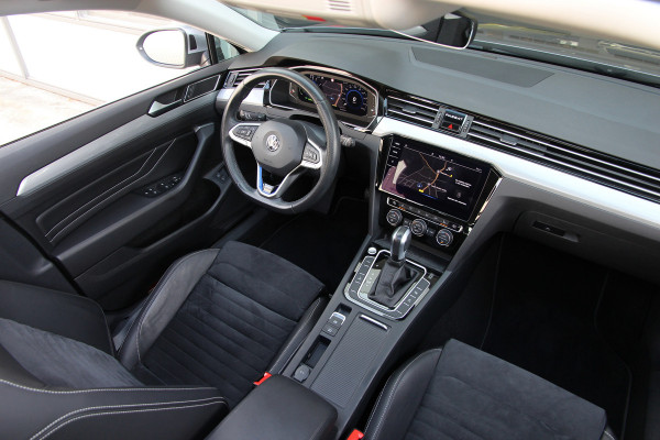 Volkswagen Passat Variant 1.4 TSI PHEV GTE Business | Pano | Trekhaak | Massage | ACC | 360