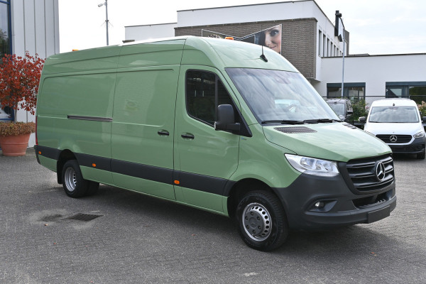 Mercedes-Benz Sprinter 516 CDI L3H2 3500 kg trekhaak, Geveerde stoel, MBUX met camera, Etc.