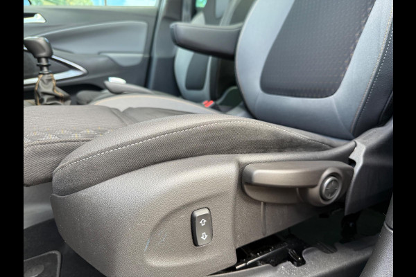 Opel Crossland X 1.2 Turbo 130pk Innovation - Navi - Panoramadak - Camera - Org.NL Opel Crossland X 1.2 Turbo 130pk Innovation - Navi - Panoramadak - Camera - Org.NL