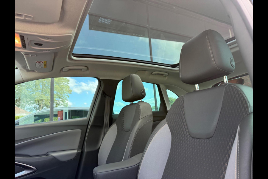 Opel Crossland X 1.2 Turbo 130pk Innovation - Navi - Panoramadak - Camera - Org.NL Opel Crossland X 1.2 Turbo 130pk Innovation - Navi - Panoramadak - Camera - Org.NL