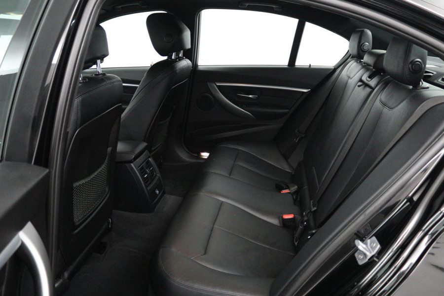 BMW 3 Serie 318i Edition M Sport Shadow Executive (STOELVERWARMING, DIGITALE COCKPIT, NAVIGATIE, LEER, DEALER ONDERHOUDEN)