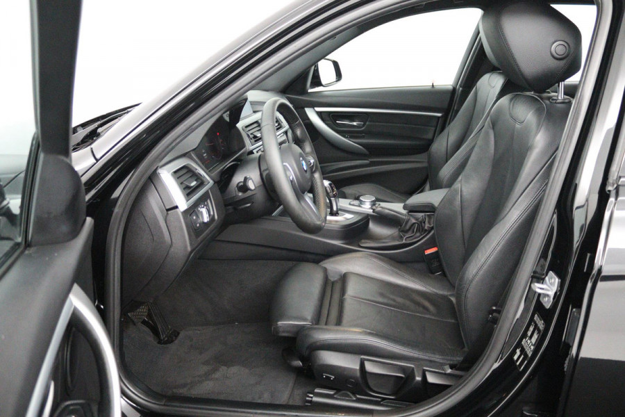BMW 3 Serie 318i Edition M Sport Shadow Executive (STOELVERWARMING, DIGITALE COCKPIT, NAVIGATIE, LEER, DEALER ONDERHOUDEN)