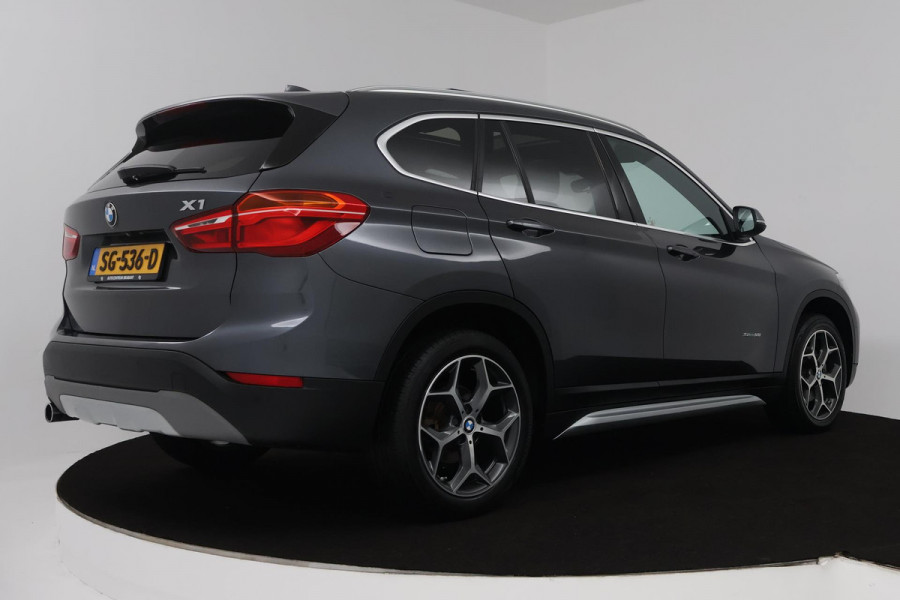 BMW X1 SDrive18i High Executive (PANORAMADAK, ACHTERUITRIJCAMERA, SFEERVERLICHTING, STOELVERWARMING, NAVIGATIE, DEALER ONDERHOUD)
