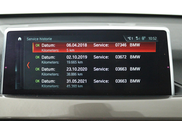BMW X1 SDrive18i High Executive (PANORAMADAK, ACHTERUITRIJCAMERA, SFEERVERLICHTING, STOELVERWARMING, NAVIGATIE, DEALER ONDERHOUD)