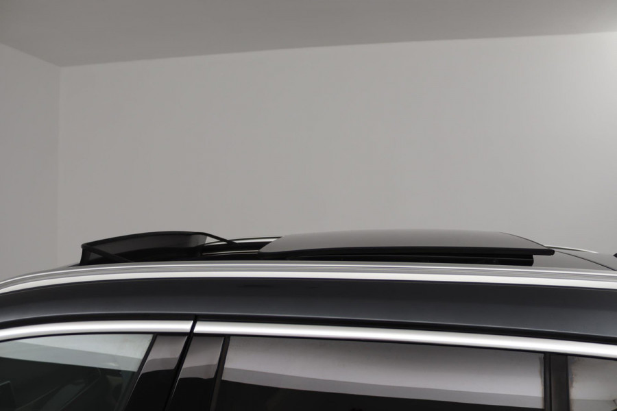BMW X1 SDrive18i High Executive (PANORAMADAK, ACHTERUITRIJCAMERA, SFEERVERLICHTING, STOELVERWARMING, NAVIGATIE, DEALER ONDERHOUD)