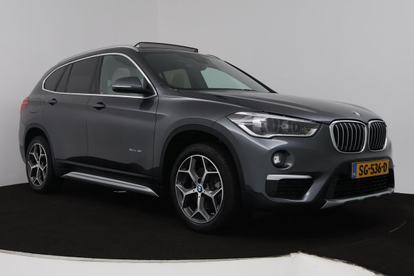BMW X1 SDrive18i High Executive (PANORAMADAK, ACHTERUITRIJCAMERA, SFEERVERLICHTING, STOELVERWARMING, NAVIGATIE, DEALER ONDERHOUD)