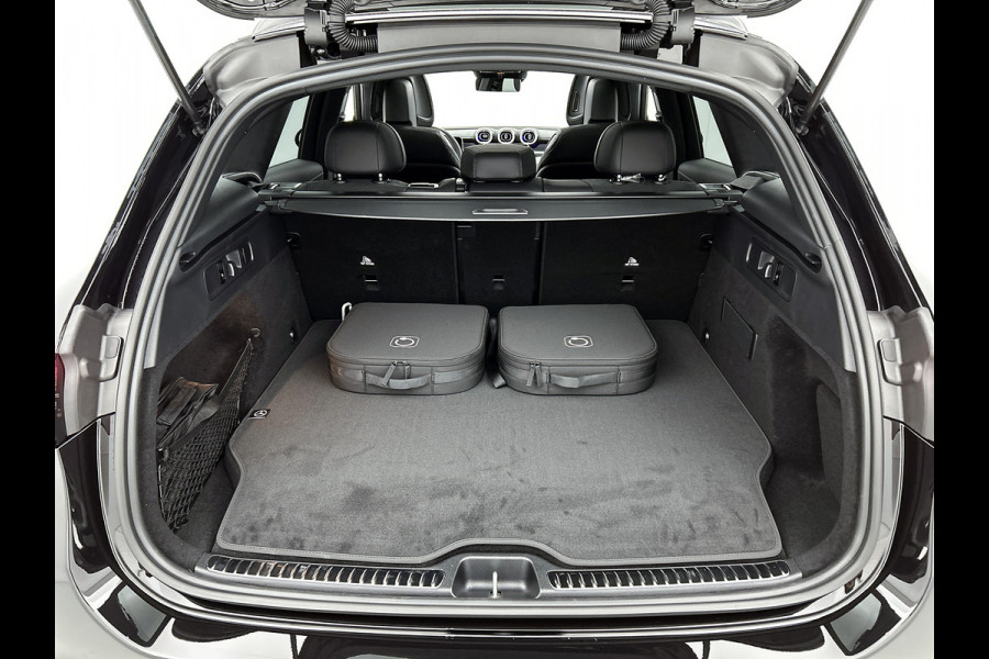 Mercedes-Benz GLC 300e 4MATIC Sport Edition | Premium pakket | Trekhaak | Rijassistentiepakket Plus | Winter pakket | Nightpakket | 	Smartphone-integratie | Parkeerpakket met 360°-camera | DIGITAL LIGHT | KEYLESS GO-comfortpakket |