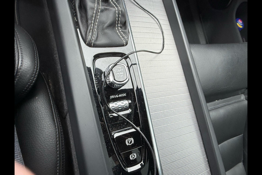 Volvo XC60 2.0 T4 Inscription 190pk | Memory Seats | Adaptieve Cruise | Open dak / Panorama dak | Lederen Bekleding