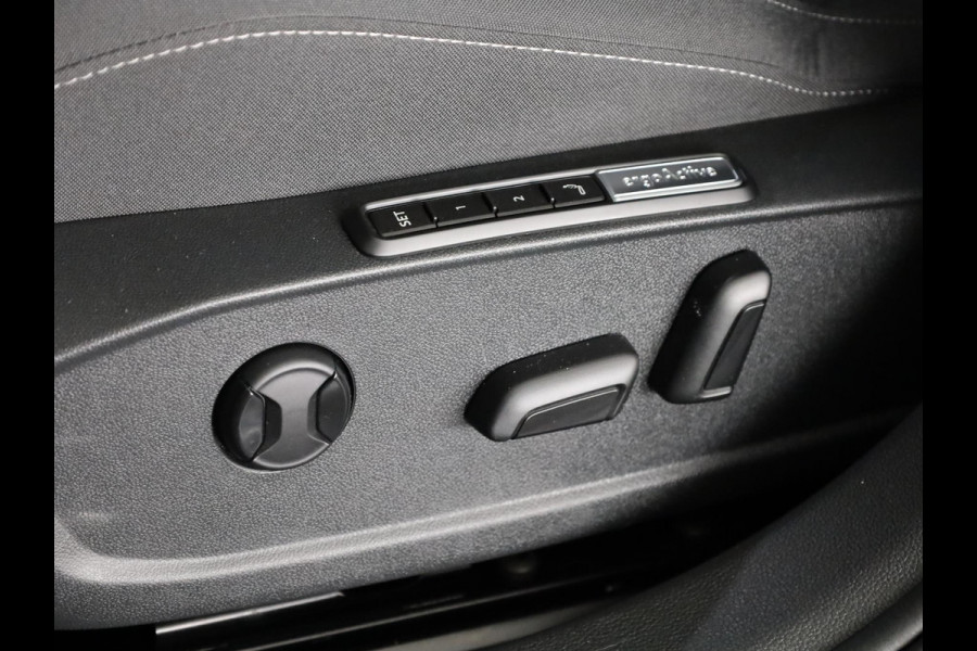 Volkswagen Golf 1.5 eTSI Style 150 pk Automaat (DSG) | Navigatie via App | Parkeersensoren (Park assist) | Achteruitrijcamera | Adaptieve cruise control | Keyless | Stoelverwarming |