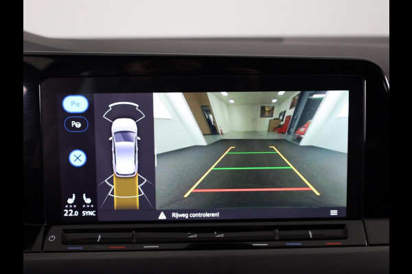 Volkswagen Golf 1.5 eTSI Style 150 pk Automaat (DSG) | Navigatie via App | Parkeersensoren (Park assist) | Achteruitrijcamera | Adaptieve cruise control | Keyless | Stoelverwarming |