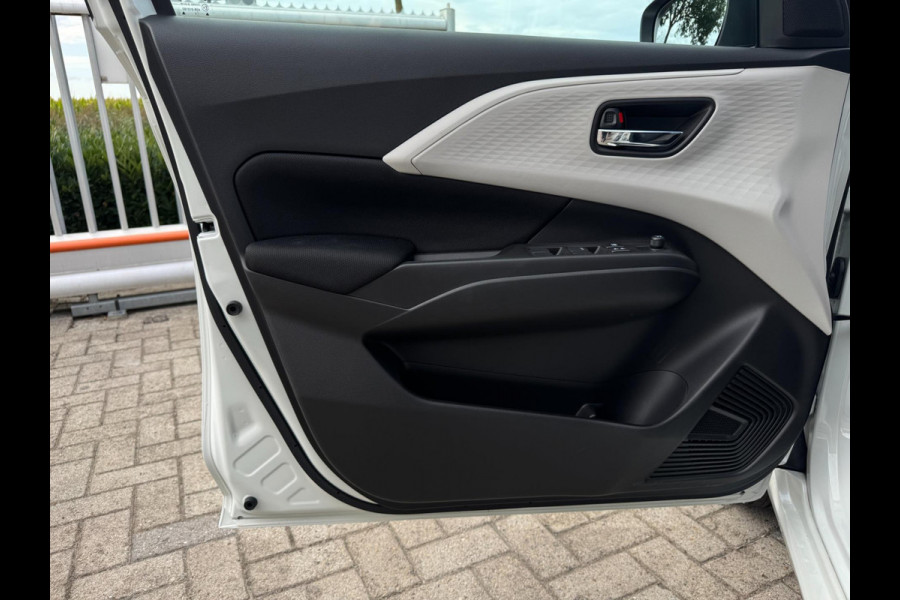 Suzuki Swift 1.2 Style Smart Hybrid NIEUWSTE MODEL / LED / CARPLAY / PDC / ACC / PARELMOER / CAMERA / WARNING SPOTS / LANE ASSIST