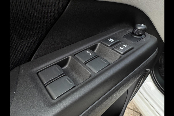 Suzuki Swift 1.2 Style Smart Hybrid NIEUWSTE MODEL / LED / CARPLAY / PDC / ACC / PARELMOER / CAMERA / WARNING SPOTS / LANE ASSIST