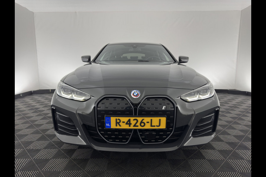 BMW i4 eDrive40 84 kWh M-Sportpack [ 3-Fase ] { SOH-95%} (INCL-BTW) *LEATHER-ALCANTARA | FULL-LED | ADAPTIVE-CRUISE | WIDE-SCREEN-DIGI-COCKPIT | DAB+ | CAMERA | AMBIENT-LIGHT | CARPLAY | SPORT-SEATS | PRIVACY-GLASS | TOWBAR | 18''ALU*