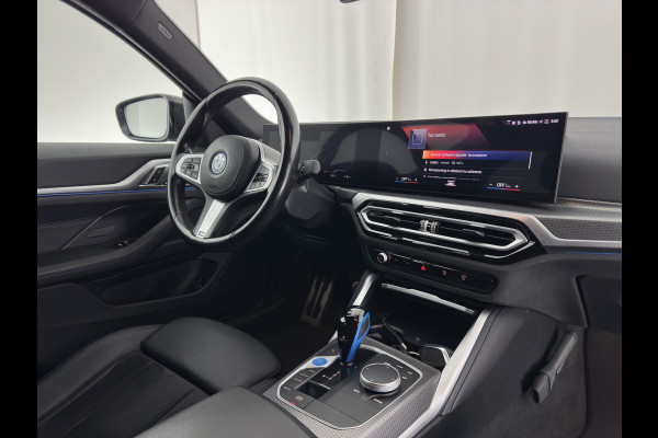 BMW i4 eDrive40 84 kWh M-Sportpack [ 3-Fase ] { SOH-95%} (INCL-BTW) *LEATHER-ALCANTARA | FULL-LED | ADAPTIVE-CRUISE | WIDE-SCREEN-DIGI-COCKPIT | DAB+ | CAMERA | AMBIENT-LIGHT | CARPLAY | SPORT-SEATS | PRIVACY-GLASS | TOWBAR | 18''ALU*