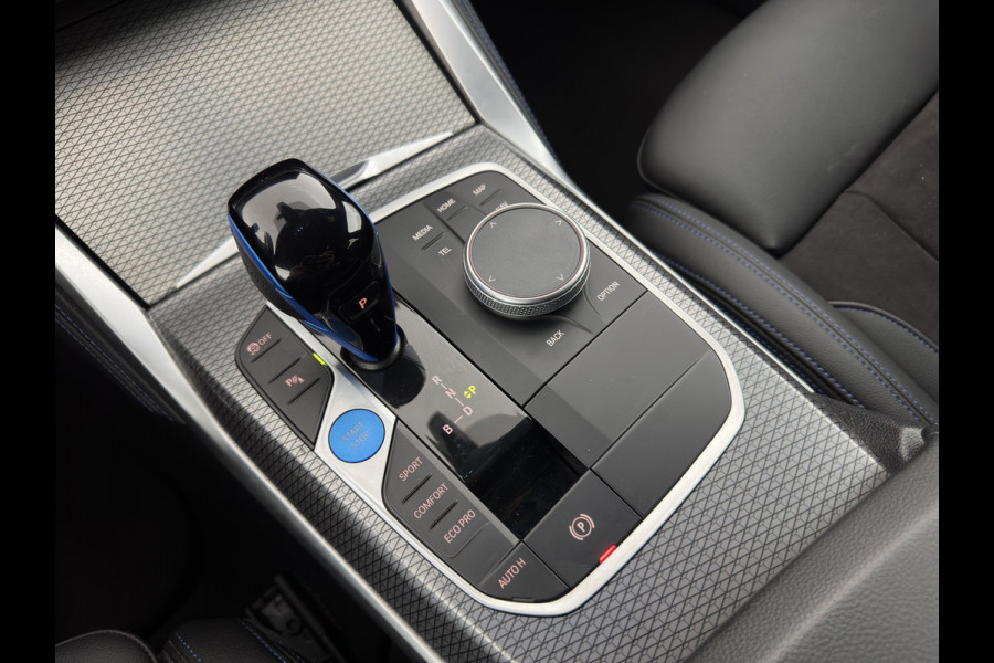 BMW i4 eDrive40 84 kWh M-Sportpack [ 3-Fase ] { SOH-95%} (INCL-BTW) *LEATHER-ALCANTARA | FULL-LED | ADAPTIVE-CRUISE | WIDE-SCREEN-DIGI-COCKPIT | DAB+ | CAMERA | AMBIENT-LIGHT | CARPLAY | SPORT-SEATS | PRIVACY-GLASS | TOWBAR | 18''ALU*