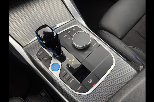 BMW i4 eDrive40 84 kWh M-Sportpack [ 3-Fase ] { SOH-95%} (INCL-BTW) *LEATHER-ALCANTARA | FULL-LED | ADAPTIVE-CRUISE | WIDE-SCREEN-DIGI-COCKPIT | DAB+ | CAMERA | AMBIENT-LIGHT | CARPLAY | SPORT-SEATS | PRIVACY-GLASS | TOWBAR | 18''ALU*