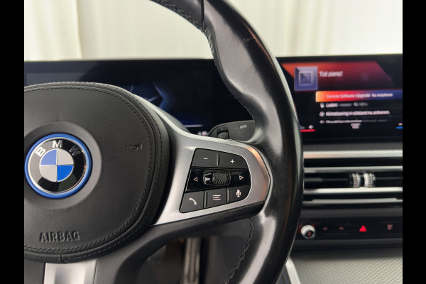BMW i4 eDrive40 84 kWh M-Sportpack [ 3-Fase ] { SOH-95%} (INCL-BTW) *LEATHER-ALCANTARA | FULL-LED | ADAPTIVE-CRUISE | WIDE-SCREEN-DIGI-COCKPIT | DAB+ | CAMERA | AMBIENT-LIGHT | CARPLAY | SPORT-SEATS | PRIVACY-GLASS | TOWBAR | 18''ALU*