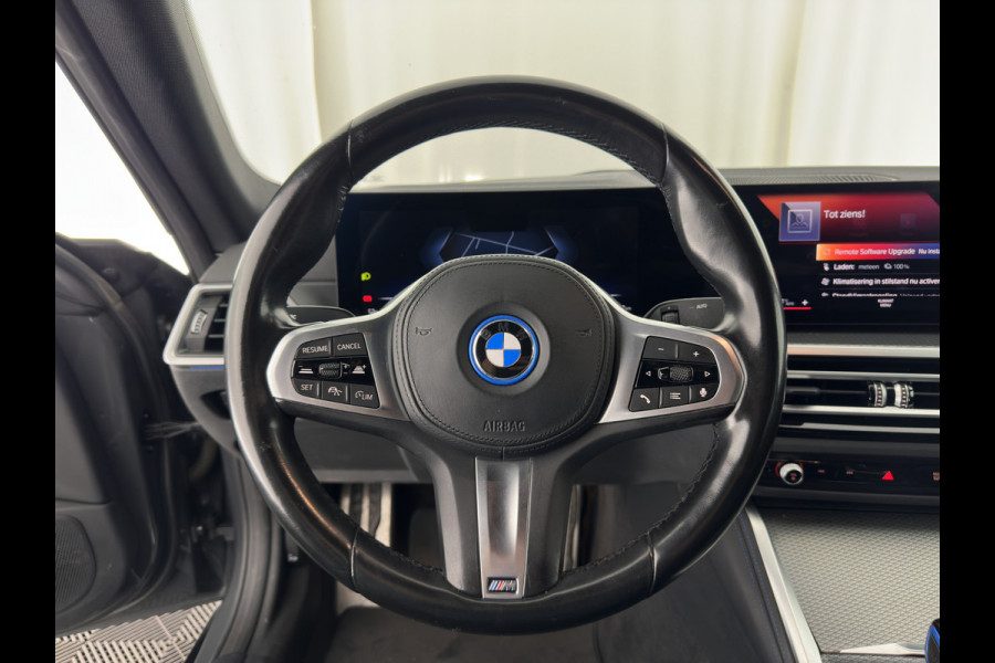 BMW i4 eDrive40 84 kWh M-Sportpack [ 3-Fase ] { SOH-95%} (INCL-BTW) *LEATHER-ALCANTARA | FULL-LED | ADAPTIVE-CRUISE | WIDE-SCREEN-DIGI-COCKPIT | DAB+ | CAMERA | AMBIENT-LIGHT | CARPLAY | SPORT-SEATS | PRIVACY-GLASS | TOWBAR | 18''ALU*