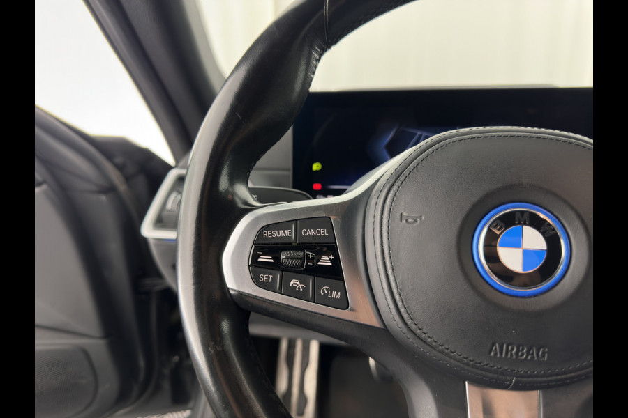 BMW i4 eDrive40 84 kWh M-Sportpack [ 3-Fase ] { SOH-95%} (INCL-BTW) *LEATHER-ALCANTARA | FULL-LED | ADAPTIVE-CRUISE | WIDE-SCREEN-DIGI-COCKPIT | DAB+ | CAMERA | AMBIENT-LIGHT | CARPLAY | SPORT-SEATS | PRIVACY-GLASS | TOWBAR | 18''ALU*