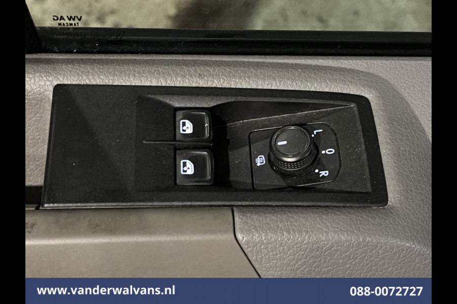 Volkswagen Crafter 2.0 TDI 141pk L3H2 L2H1 Euro6 Airco | Camera | Apple Carplay | Android Auto Bijrijdersbank, 3000kg trekvermogen