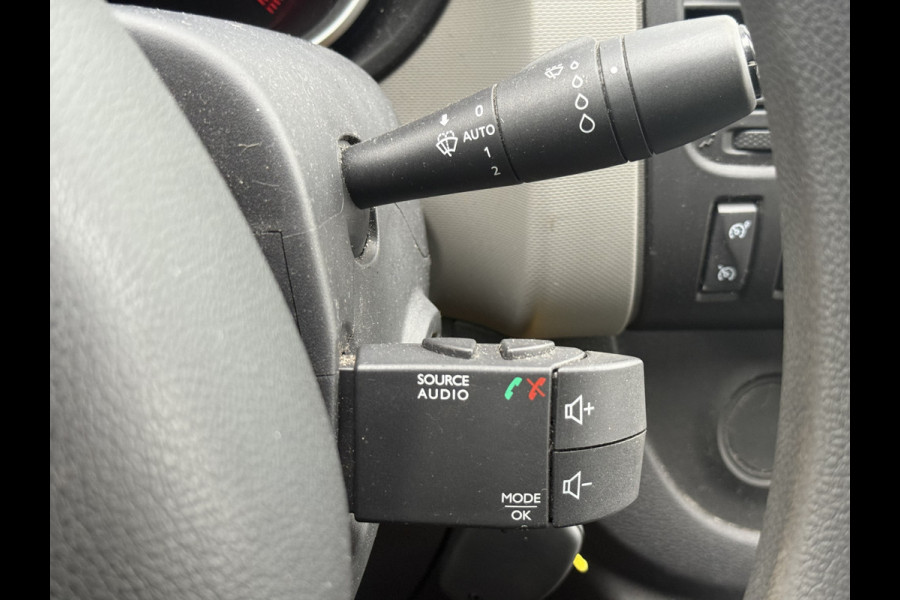 Renault Trafic 1.6 dCi T29 L2H1 DC Comfort | NL-auto | 1e Eig | Navi | Camera | Trekhaak | PDC