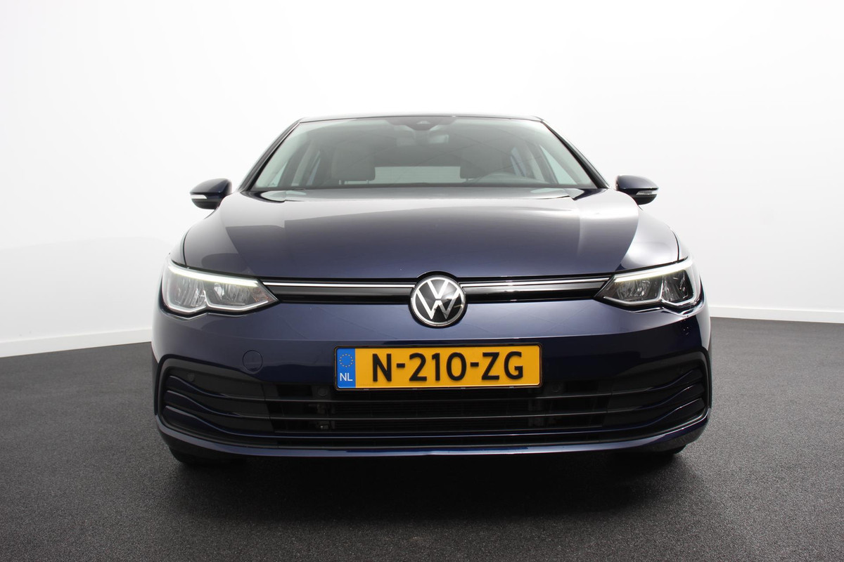 Volkswagen Golf 1.5 eTSI 150pk DSG Life | Navigatie | Climate Control | Camera | Parkeer sensoren | DAB | Led | Lichtmetalen velgen Volkswagen Golf 1.5 eTSI 150pk DSG Life | Navigatie | Climate Control | Camera | Parkeer sensoren | DAB | Led | Lichtmetalen velgen