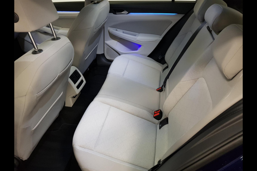 Volkswagen Golf 1.5 eTSI 150pk DSG Life | Navigatie | Climate Control | Camera | Parkeer sensoren | DAB | Led | Lichtmetalen velgen