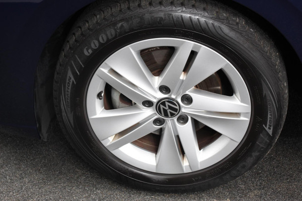 Volkswagen Golf 1.5 eTSI 150pk DSG Life | Navigatie | Climate Control | Camera | Parkeer sensoren | DAB | Led | Lichtmetalen velgen