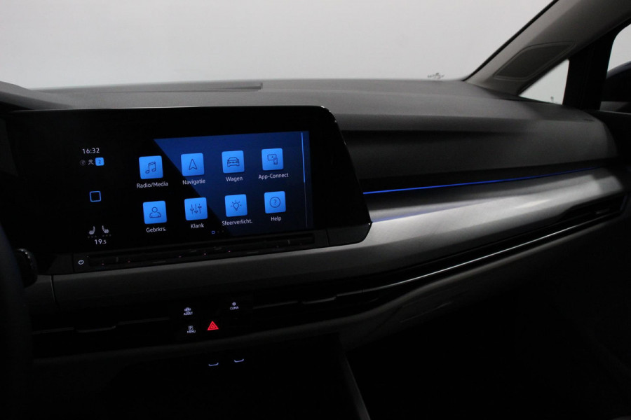 Volkswagen Golf 1.5 eTSI 150pk DSG Life | Navigatie | Climate Control | Camera | Parkeer sensoren | DAB | Led | Lichtmetalen velgen