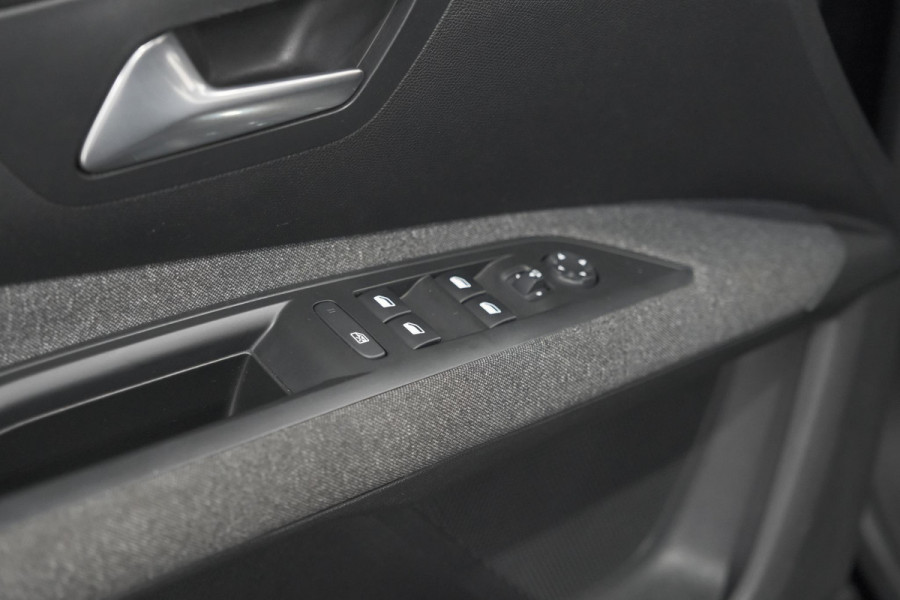 Peugeot 5008 PureTech 130 EAT8 Active | 7 Zitplaatsen | Camera | Navigatie | Apple Carplay | Parkeersensoren
