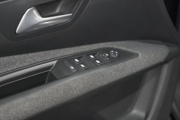 Peugeot 5008 PureTech 130 EAT8 Active | 7 Zitplaatsen | Camera | Navigatie | Apple Carplay | Parkeersensoren
