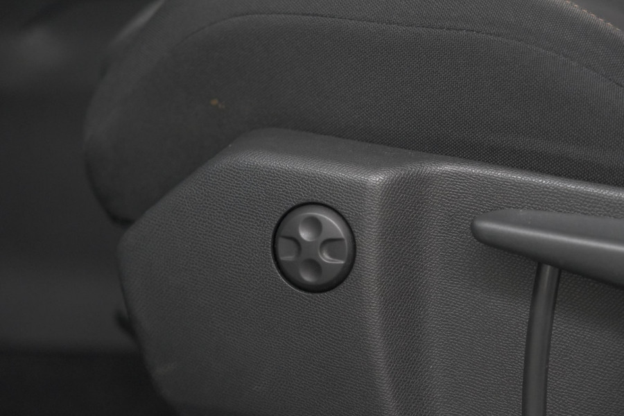 Peugeot 5008 PureTech 130 EAT8 Active | 7 Zitplaatsen | Camera | Navigatie | Apple Carplay | Parkeersensoren