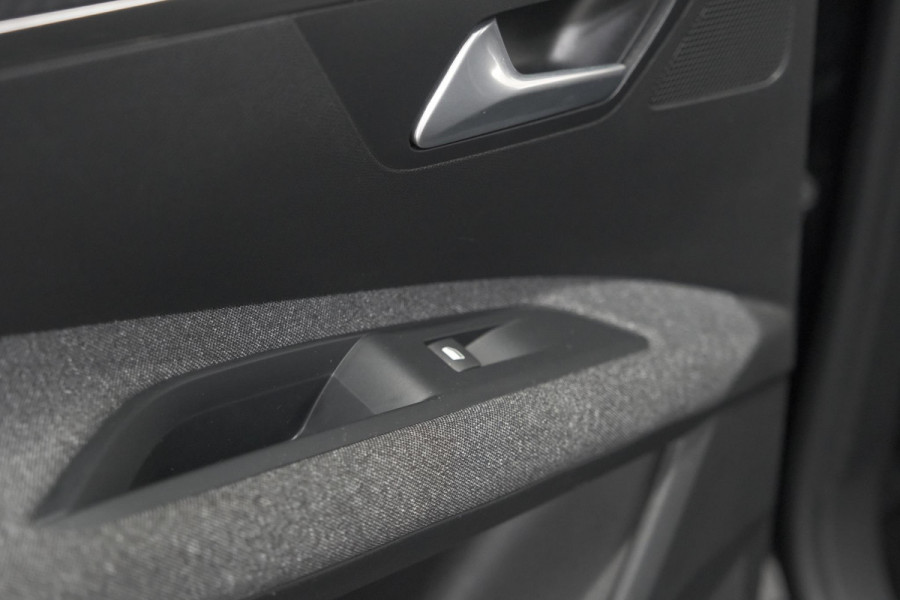 Peugeot 5008 PureTech 130 EAT8 Active | 7 Zitplaatsen | Camera | Navigatie | Apple Carplay | Parkeersensoren