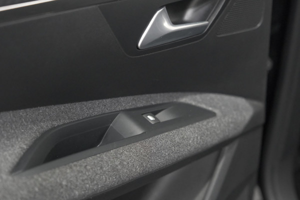 Peugeot 5008 PureTech 130 EAT8 Active | 7 Zitplaatsen | Camera | Navigatie | Apple Carplay | Parkeersensoren