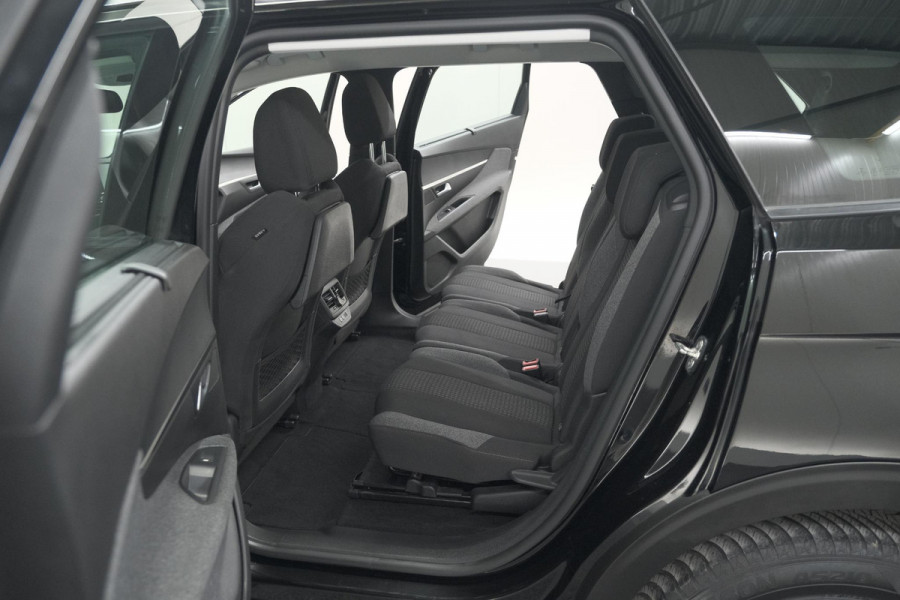 Peugeot 5008 PureTech 130 EAT8 Active | 7 Zitplaatsen | Camera | Navigatie | Apple Carplay | Parkeersensoren
