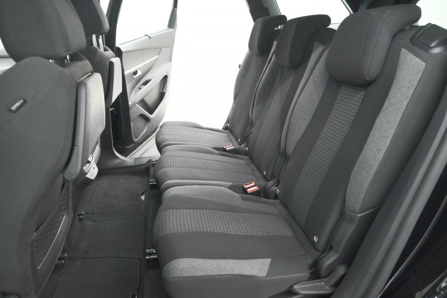 Peugeot 5008 PureTech 130 EAT8 Active | 7 Zitplaatsen | Camera | Navigatie | Apple Carplay | Parkeersensoren