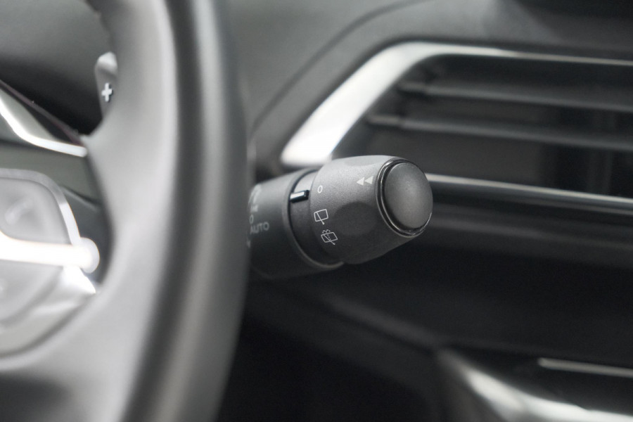 Peugeot 5008 PureTech 130 EAT8 Active | 7 Zitplaatsen | Camera | Navigatie | Apple Carplay | Parkeersensoren
