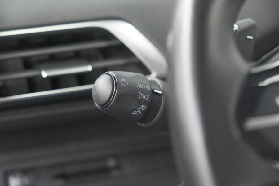 Peugeot 5008 PureTech 130 EAT8 Active | 7 Zitplaatsen | Camera | Navigatie | Apple Carplay | Parkeersensoren
