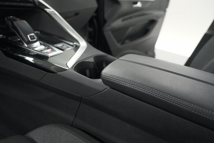 Peugeot 5008 PureTech 130 EAT8 Active | 7 Zitplaatsen | Camera | Navigatie | Apple Carplay | Parkeersensoren
