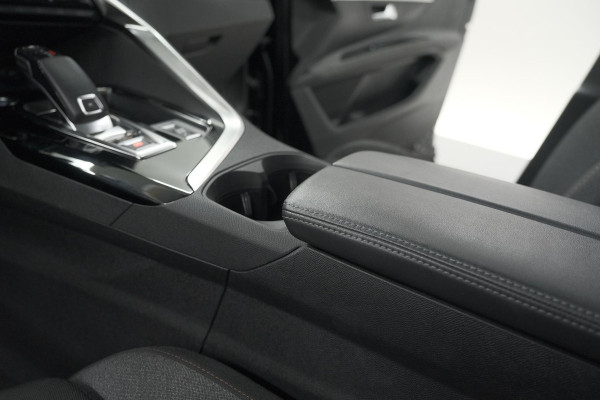 Peugeot 5008 PureTech 130 EAT8 Active | 7 Zitplaatsen | Camera | Navigatie | Apple Carplay | Parkeersensoren