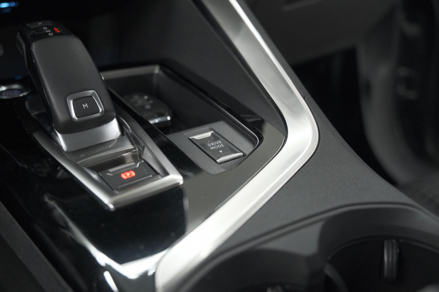 Peugeot 5008 PureTech 130 EAT8 Active | 7 Zitplaatsen | Camera | Navigatie | Apple Carplay | Parkeersensoren