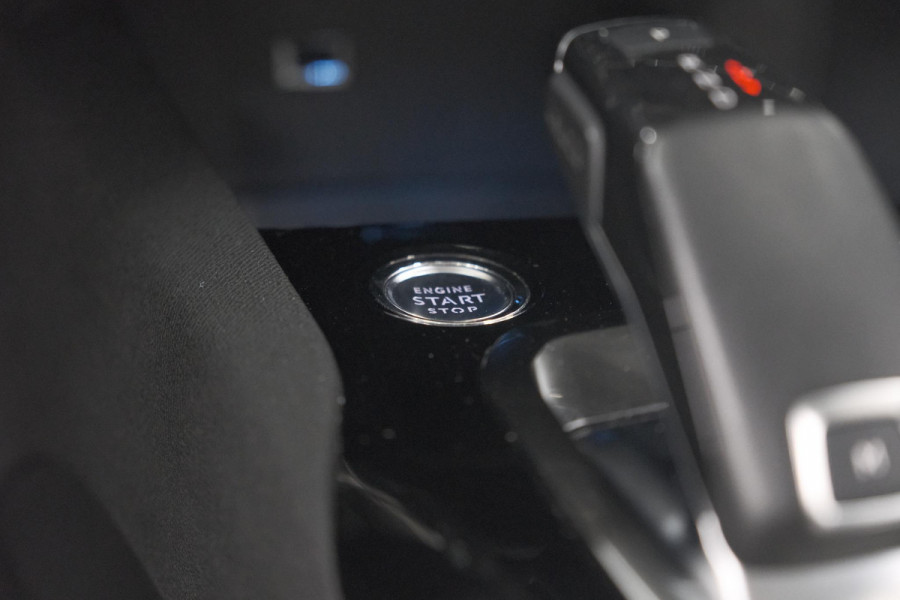 Peugeot 5008 PureTech 130 EAT8 Active | 7 Zitplaatsen | Camera | Navigatie | Apple Carplay | Parkeersensoren