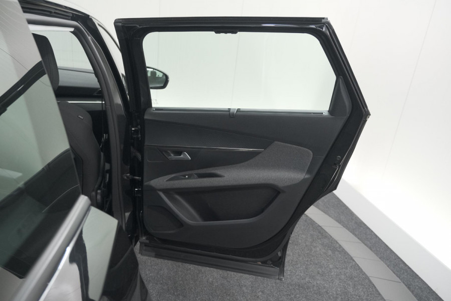 Peugeot 5008 PureTech 130 EAT8 Active | 7 Zitplaatsen | Camera | Navigatie | Apple Carplay | Parkeersensoren