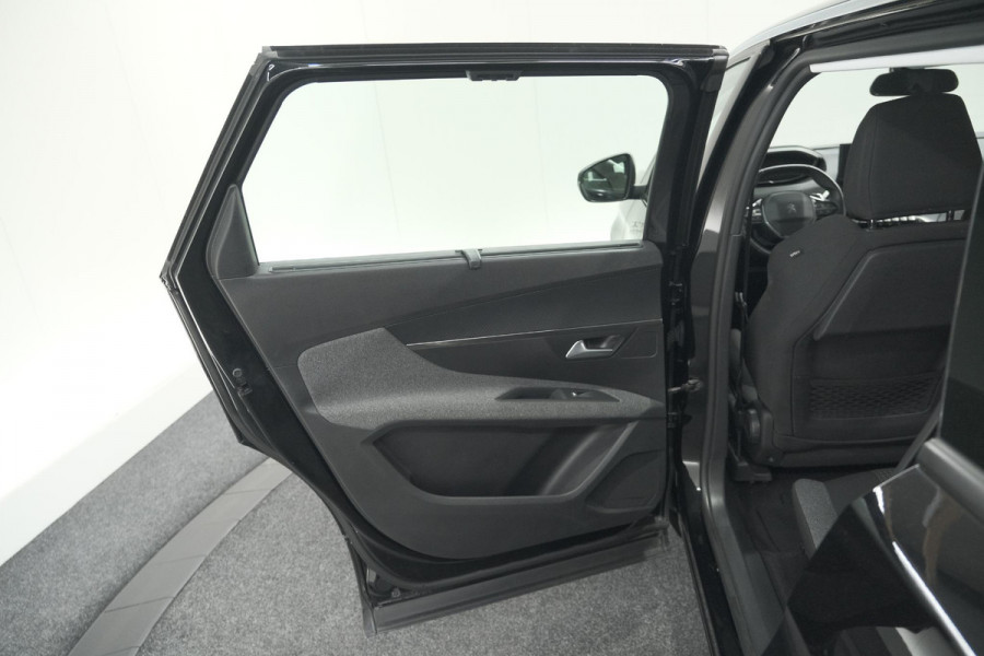 Peugeot 5008 PureTech 130 EAT8 Active | 7 Zitplaatsen | Camera | Navigatie | Apple Carplay | Parkeersensoren