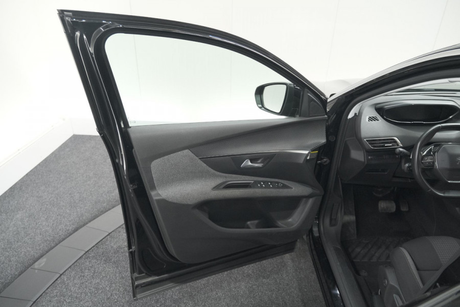 Peugeot 5008 PureTech 130 EAT8 Active | 7 Zitplaatsen | Camera | Navigatie | Apple Carplay | Parkeersensoren