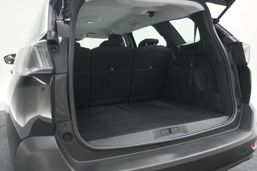 Peugeot 5008 PureTech 130 EAT8 Active | 7 Zitplaatsen | Camera | Navigatie | Apple Carplay | Parkeersensoren