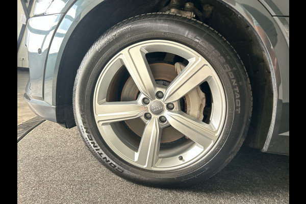 Audi e-tron 50 quattro Launch edition 71 kWh | Luchtvering | Parkeersensoren voor en achter | Aluminium dakreling | SoH (batterijcheck) 90,5 % score!