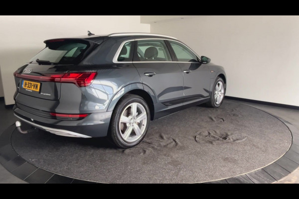 Audi e-tron 50 quattro Launch edition 71 kWh | Luchtvering | Parkeersensoren voor en achter | Aluminium dakreling | SoH (batterijcheck) 90,5 % score!
