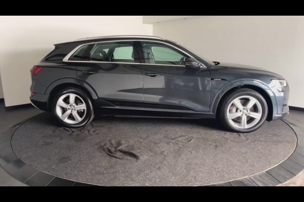 Audi e-tron 50 quattro Launch edition 71 kWh | Luchtvering | Parkeersensoren voor en achter | Aluminium dakreling | SoH (batterijcheck) 90,5 % score!